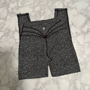 Buffbunny- Legacy Legging -
Black Bossy Print - M